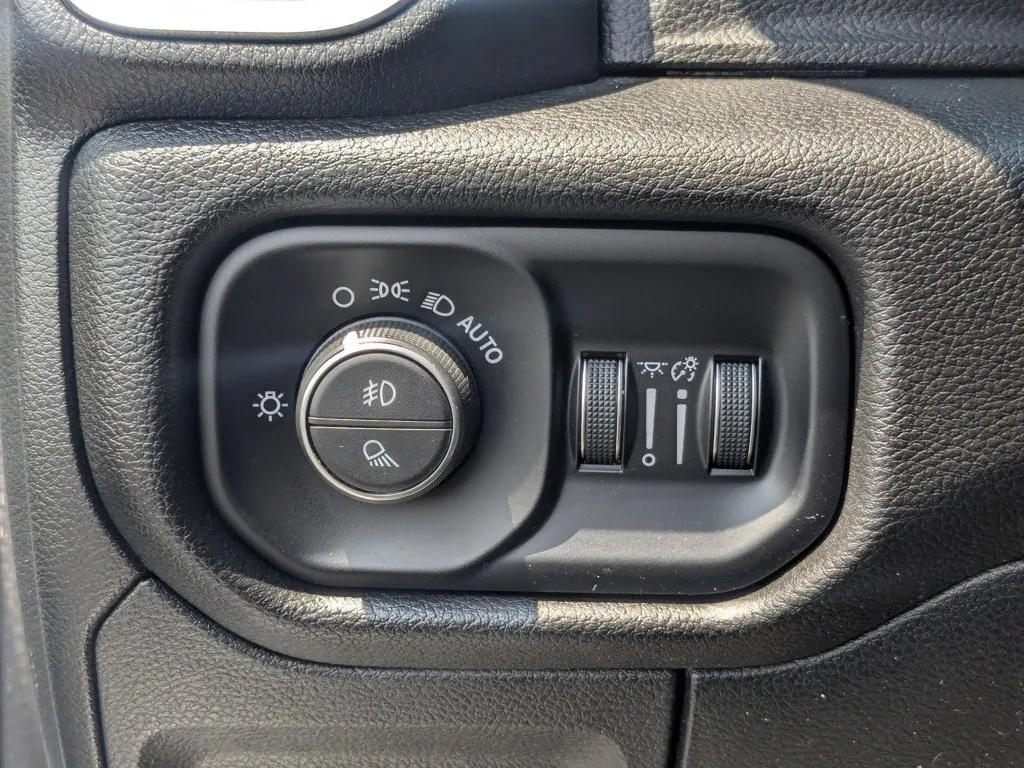 2023 Ram 1500 Laramie thumbnail 20