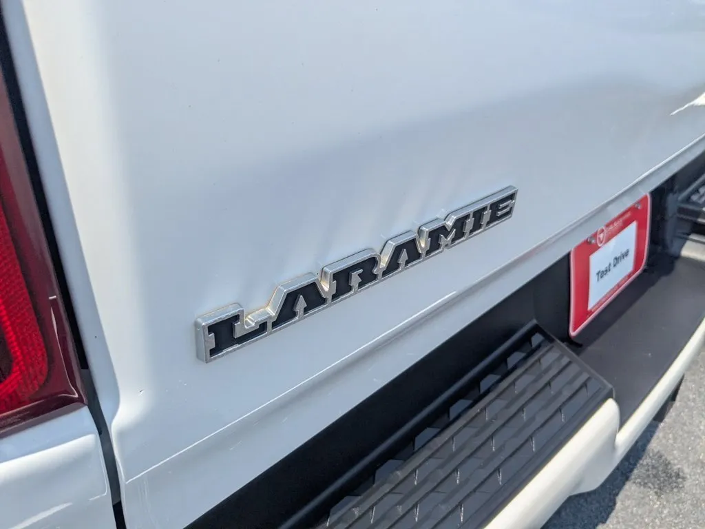 2023 Ram 1500 Laramie thumbnail 26