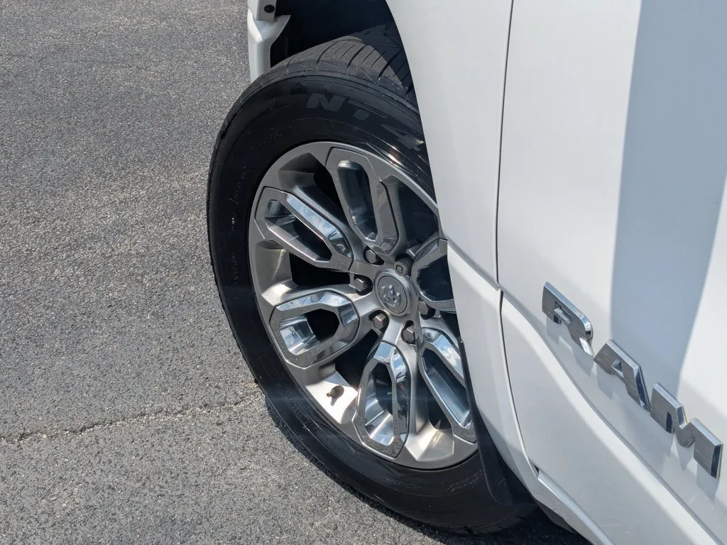 2023 Ram 1500 Laramie thumbnail 9