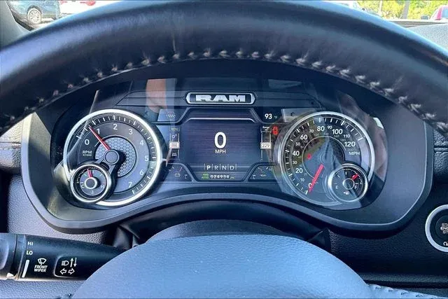 2023 Ram 1500 Laramie thumbnail 12