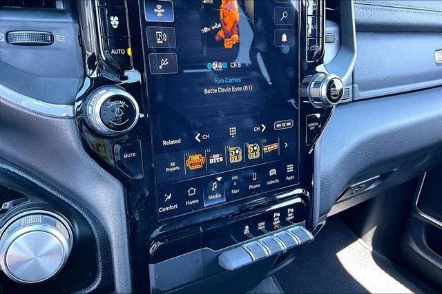 2023 Ram 1500 Laramie thumbnail 23