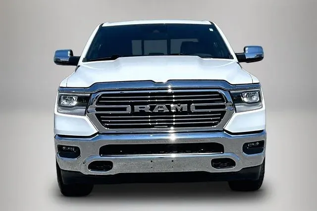 2023 Ram 1500 Laramie thumbnail 3