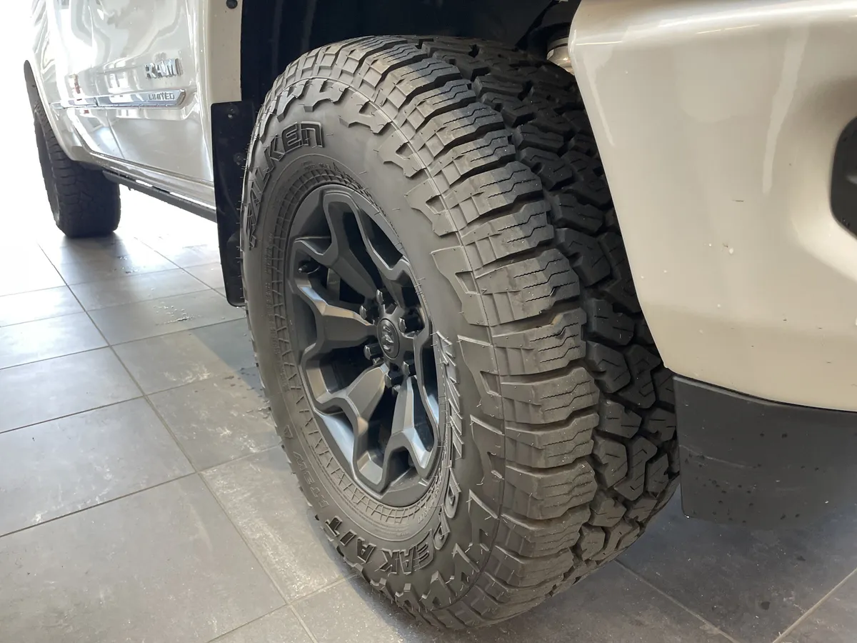 2023 Ram 1500 Limited thumbnail 12