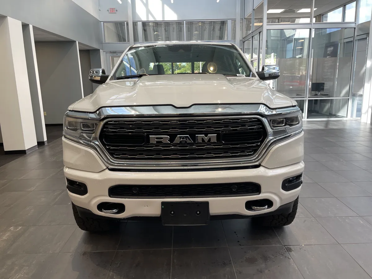 2023 Ram 1500 Limited thumbnail 2