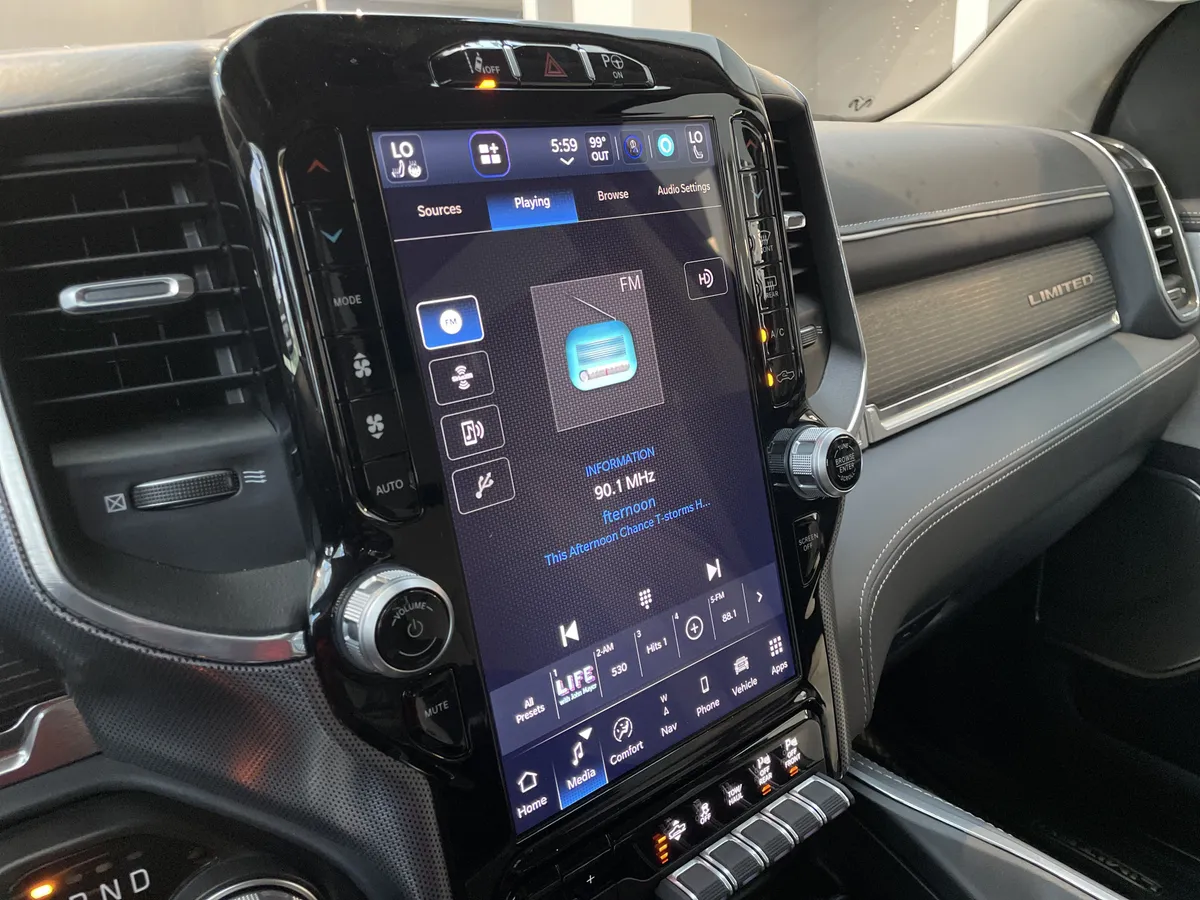 2023 Ram 1500 Limited thumbnail 23