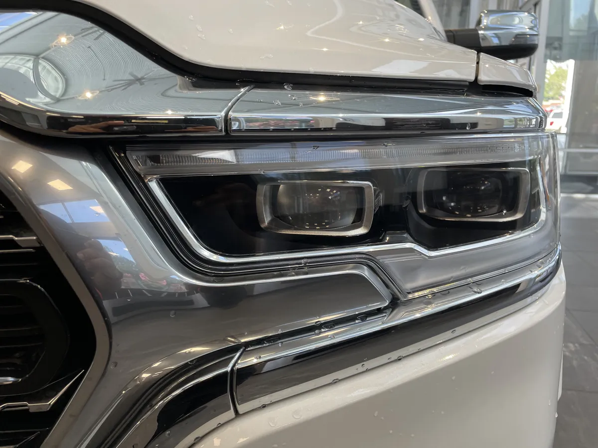 2023 Ram 1500 Limited thumbnail 4