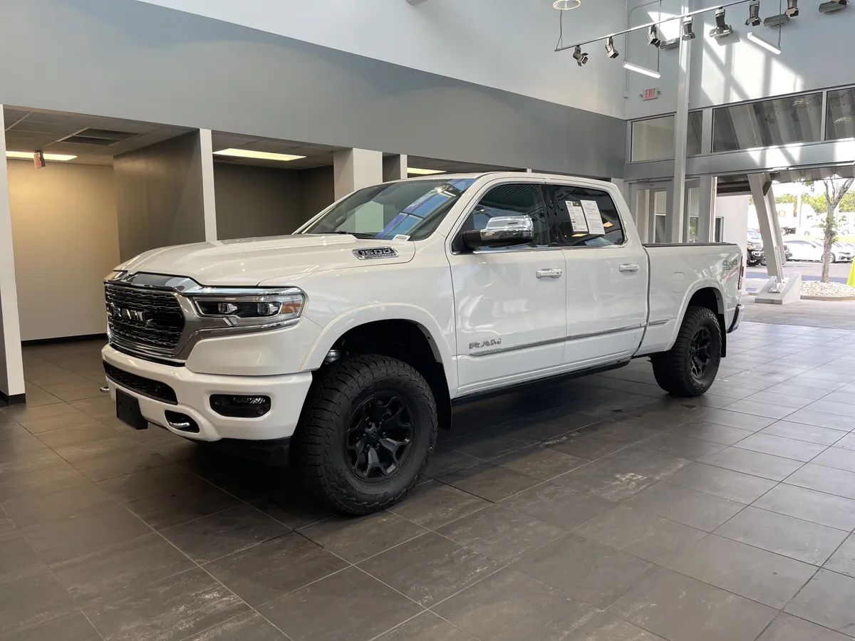 2023 Ram 1500 Limited thumbnail 5