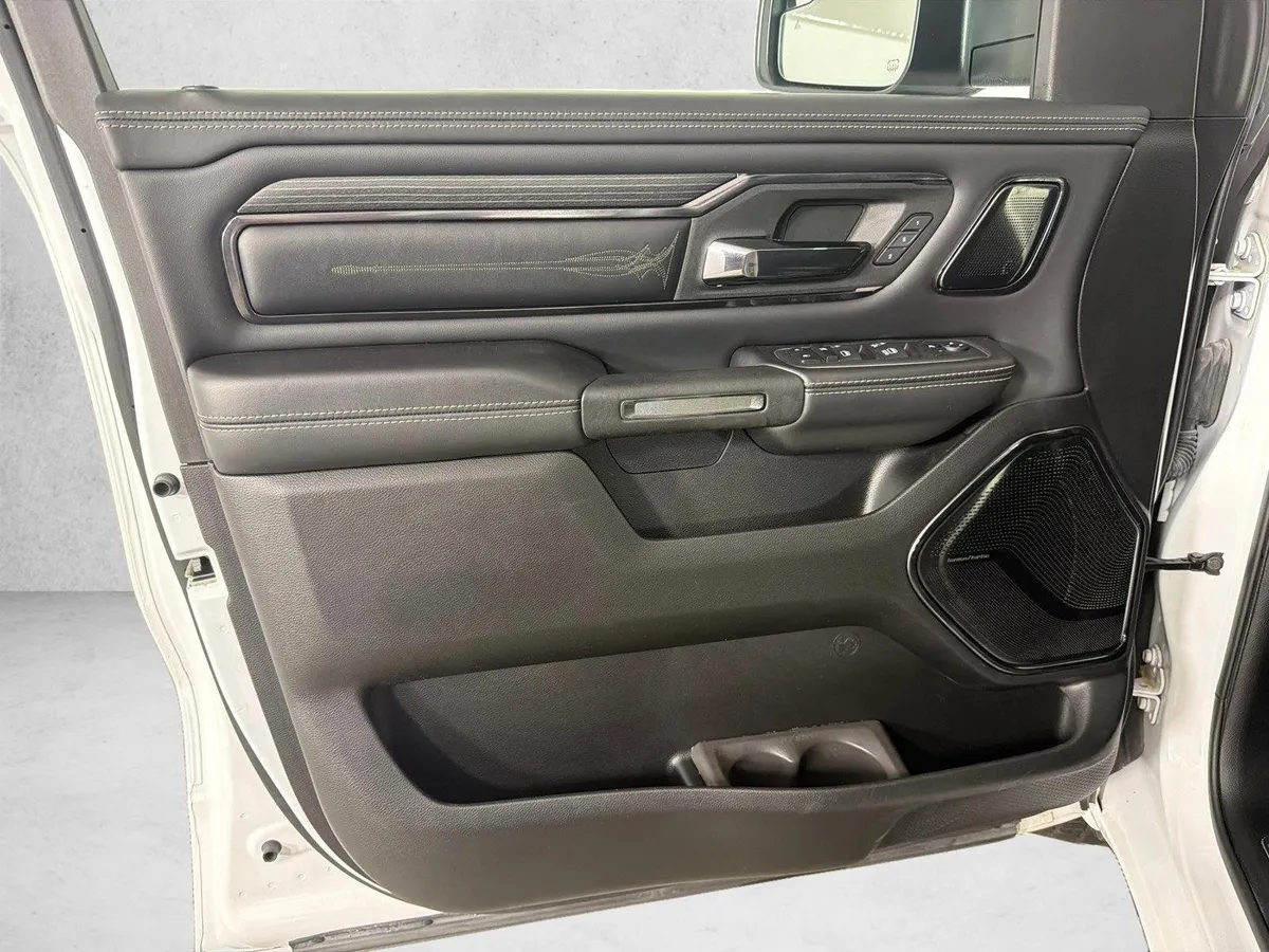 2023 Ram 1500 Limited thumbnail 11