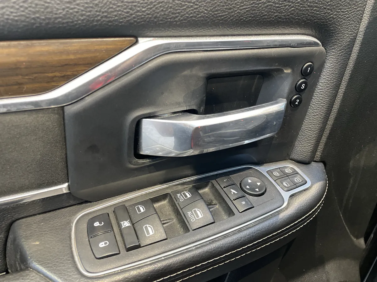 2023 Ram 2500 Laramie thumbnail 13