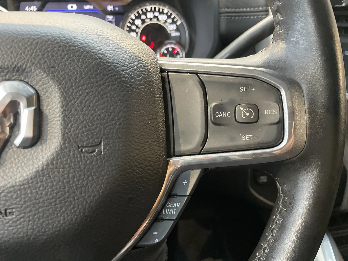 2023 Ram 2500 Laramie thumbnail 18