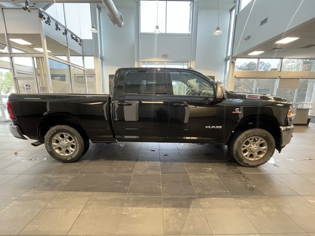 2023 Ram 2500 Laramie thumbnail 9
