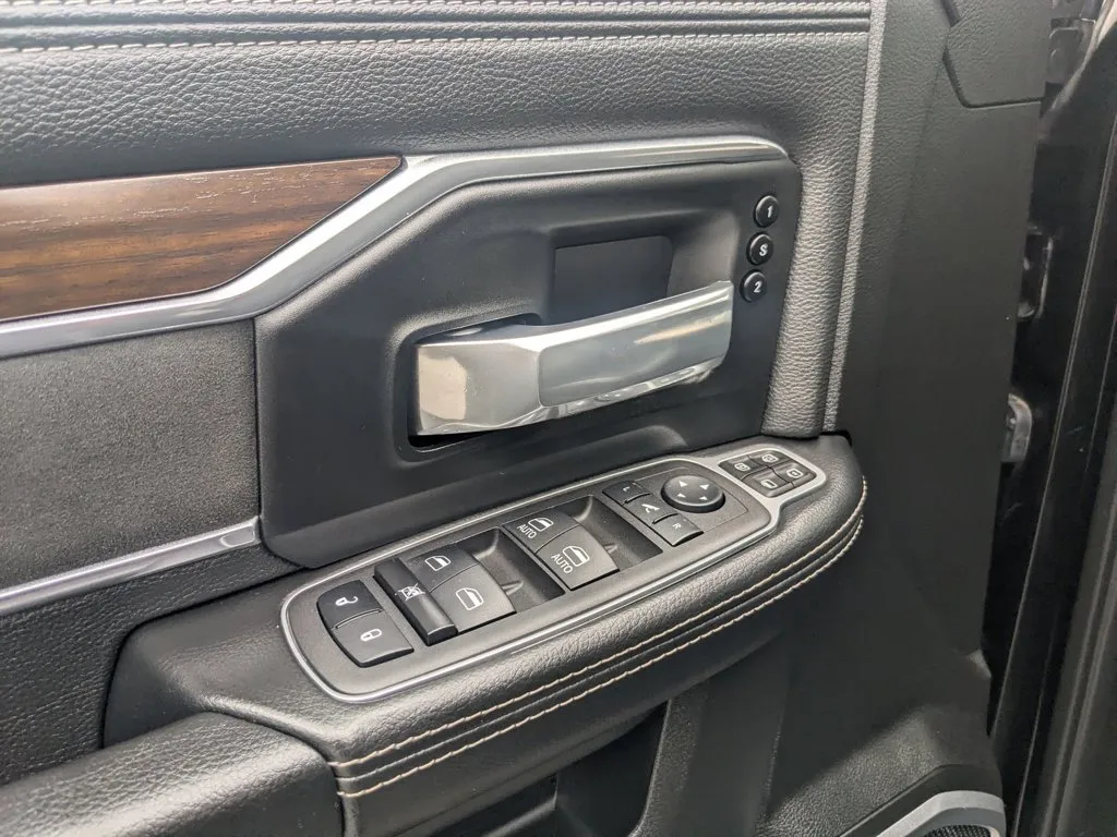 2023 Ram 2500 Laramie thumbnail 12
