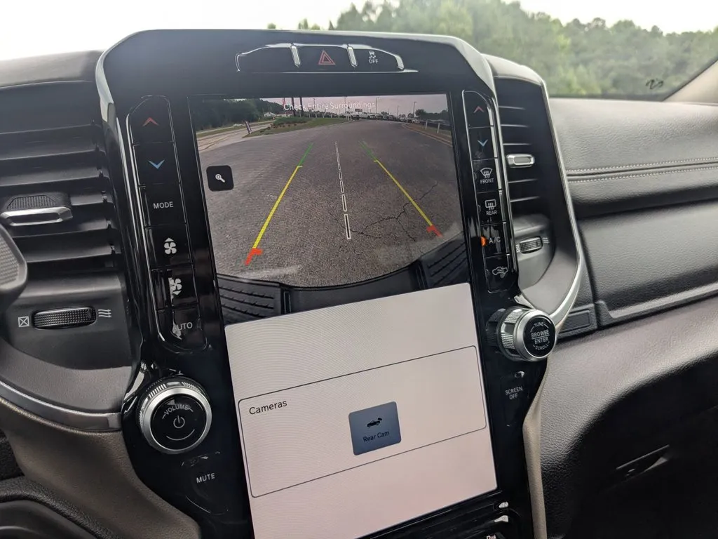 2023 Ram 2500 Laramie thumbnail 17