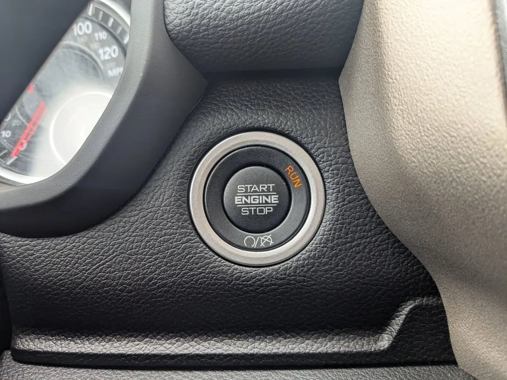 2023 Ram 2500 Laramie thumbnail 19