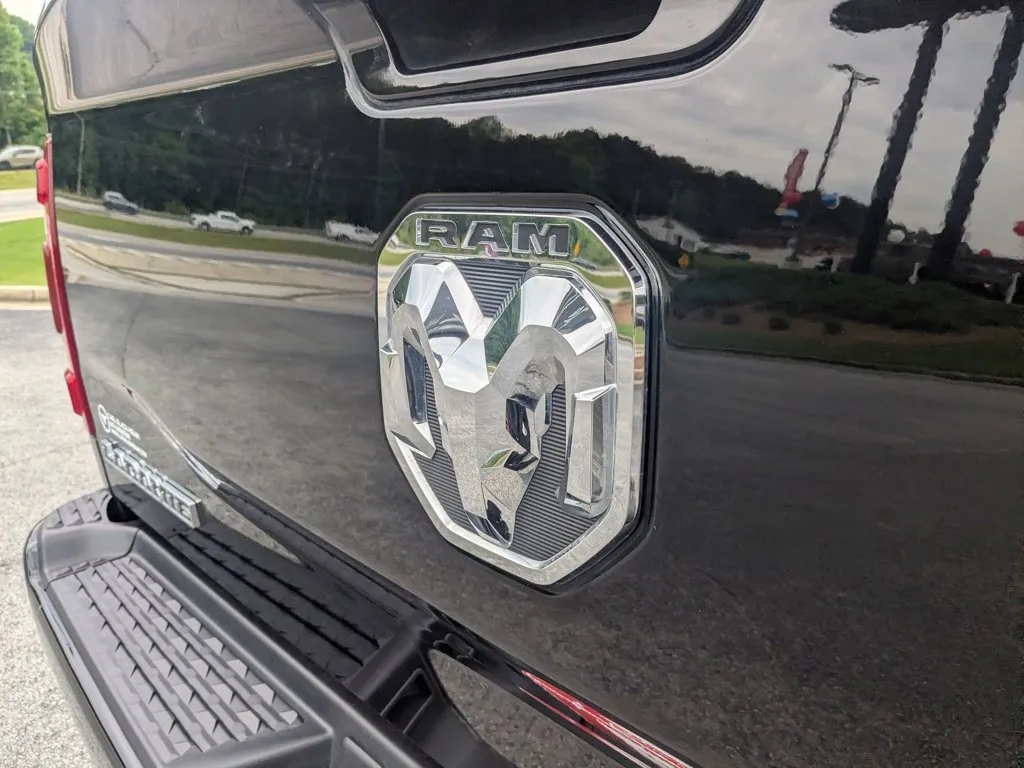 2023 Ram 2500 Laramie thumbnail 28