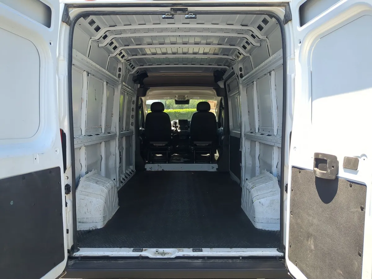 2023 Ram ProMaster Cargo Van thumbnail 28