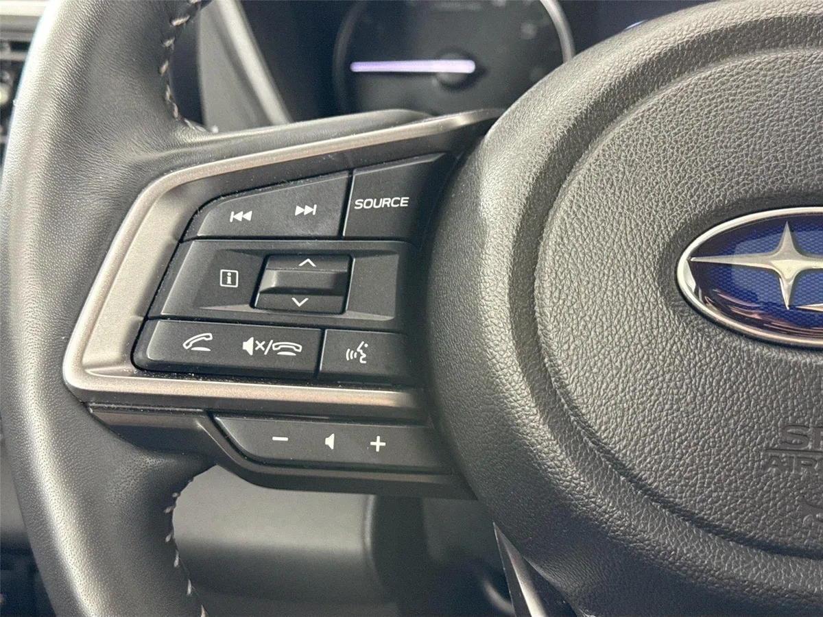2023 Subaru Ascent Touring thumbnail 18