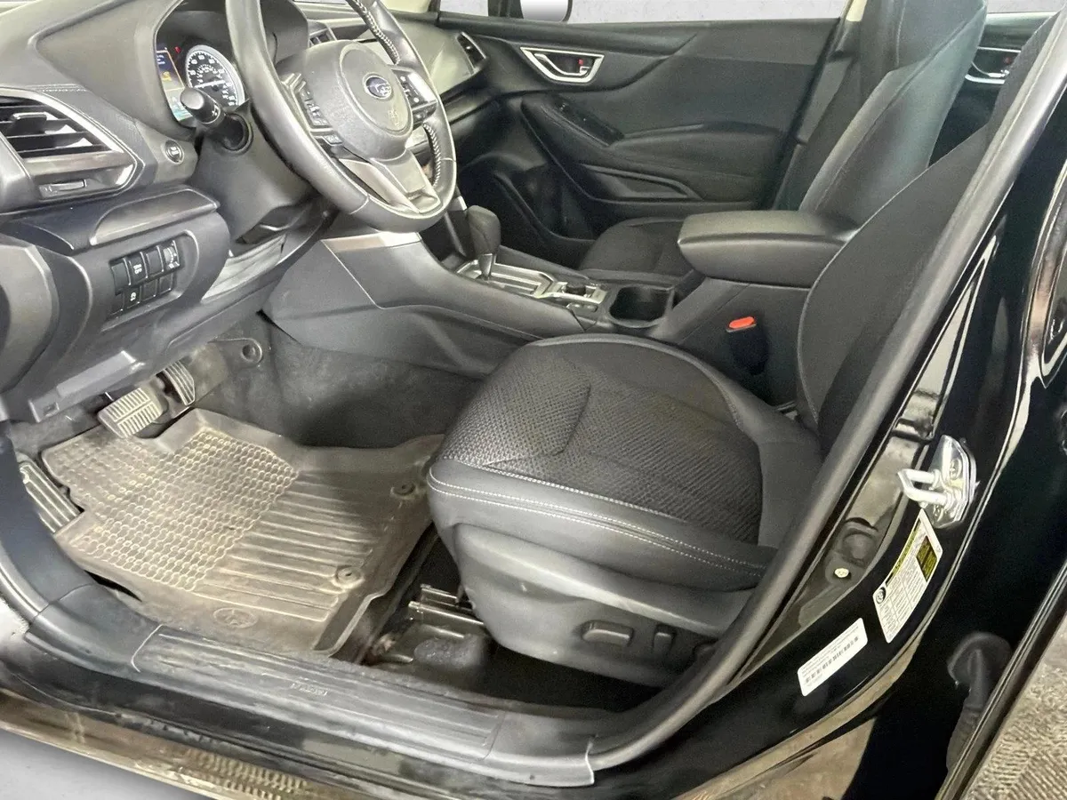 2023 Subaru Forester Premium thumbnail 10