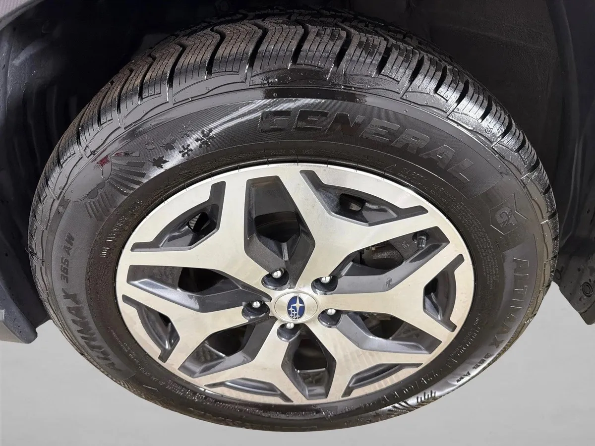 2023 Subaru Forester Premium thumbnail 12