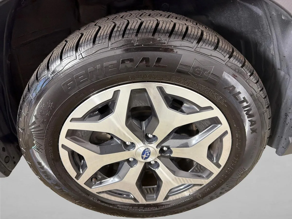 2023 Subaru Forester Premium thumbnail 13