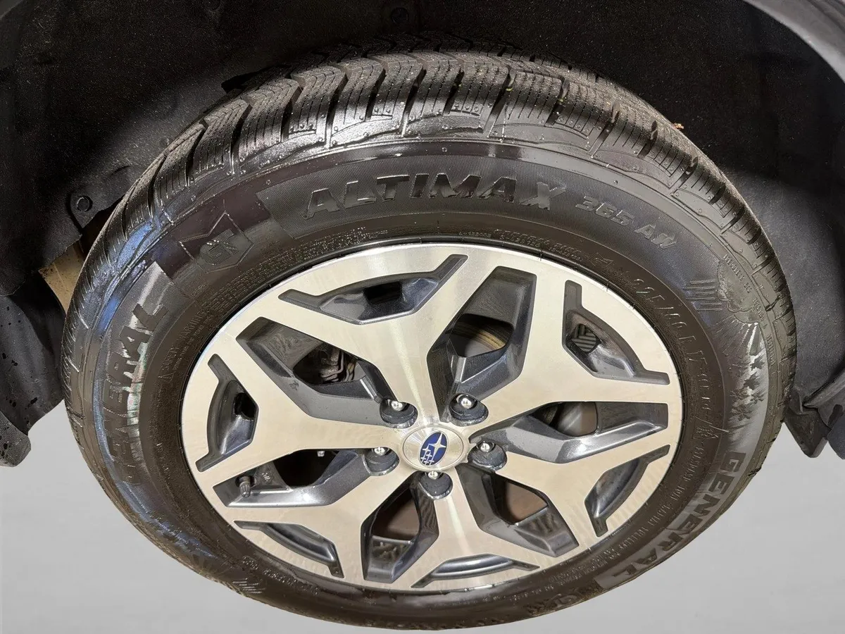 2023 Subaru Forester Premium thumbnail 18