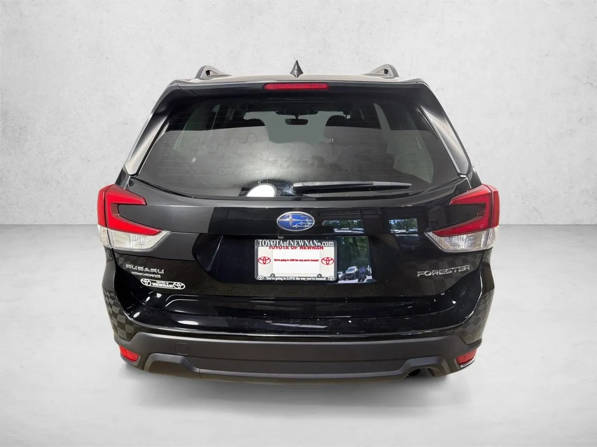 2023 Subaru Forester Premium thumbnail 5