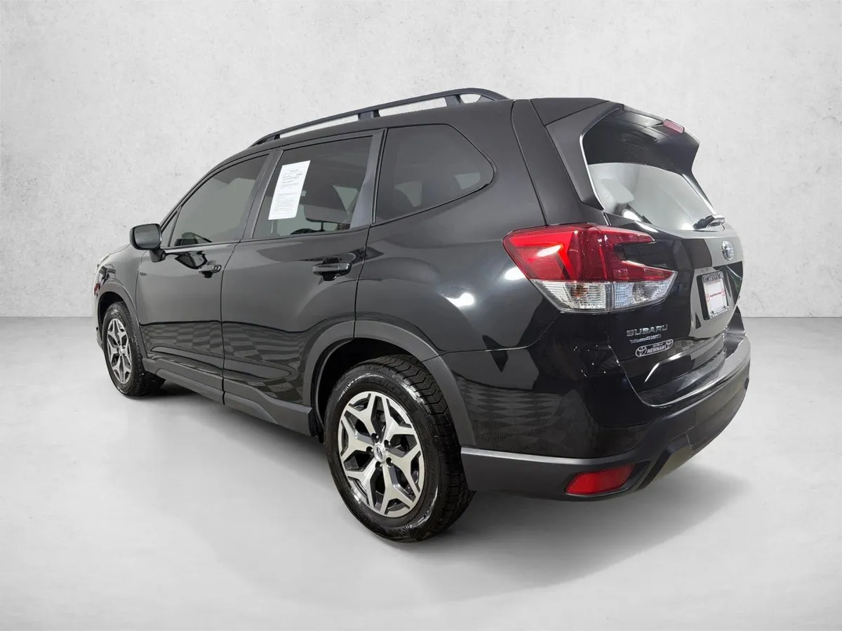 2023 Subaru Forester Premium thumbnail 6