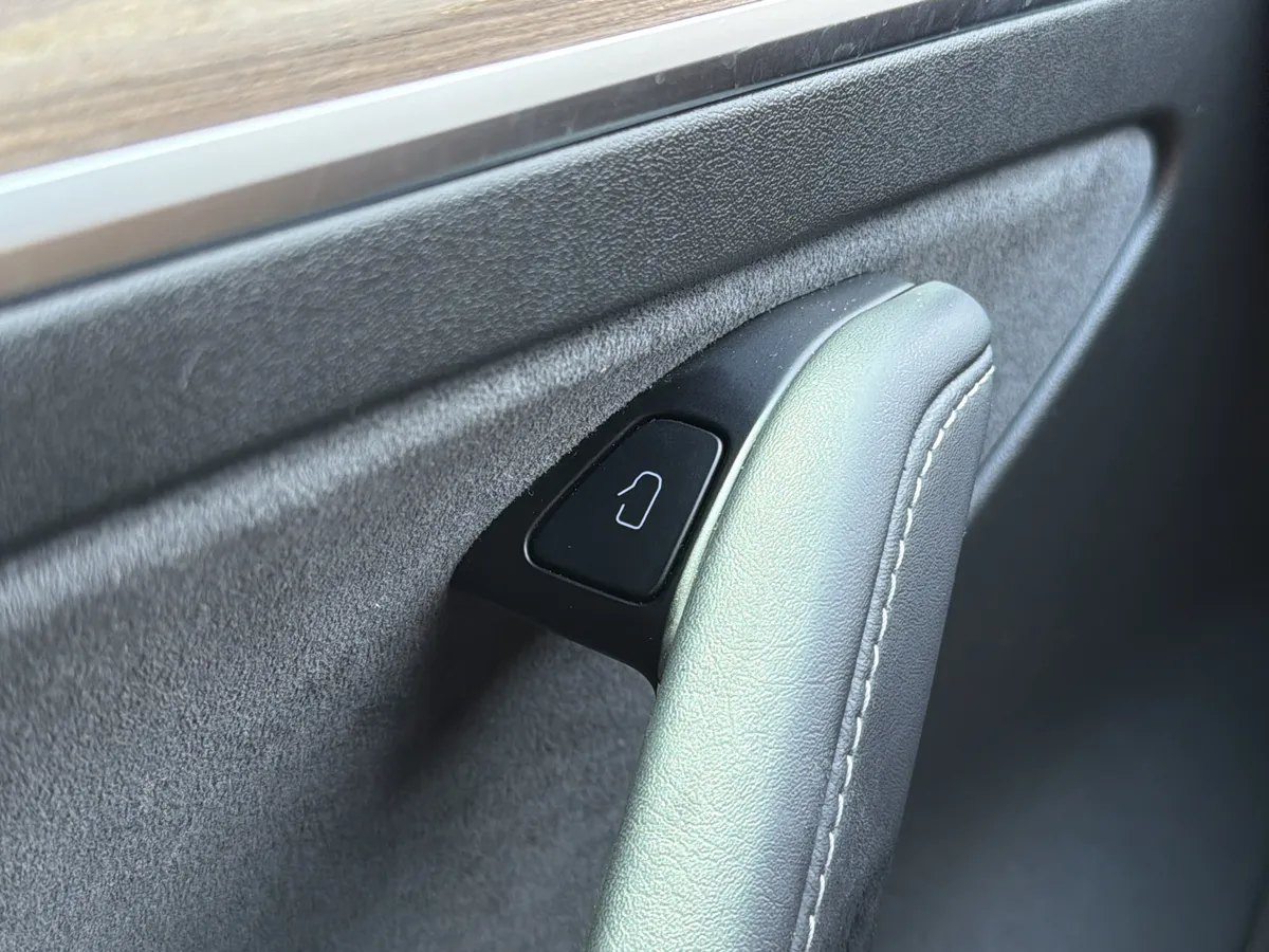 2023 Tesla Model 3 Performance thumbnail 10