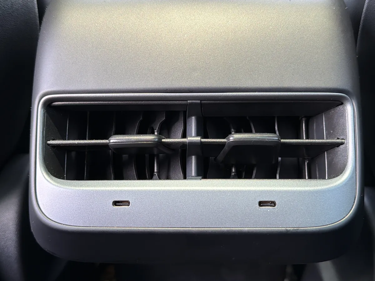 2023 Tesla Model 3 Performance thumbnail 16