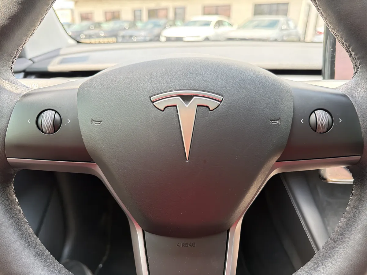2023 Tesla Model 3 Performance thumbnail 9