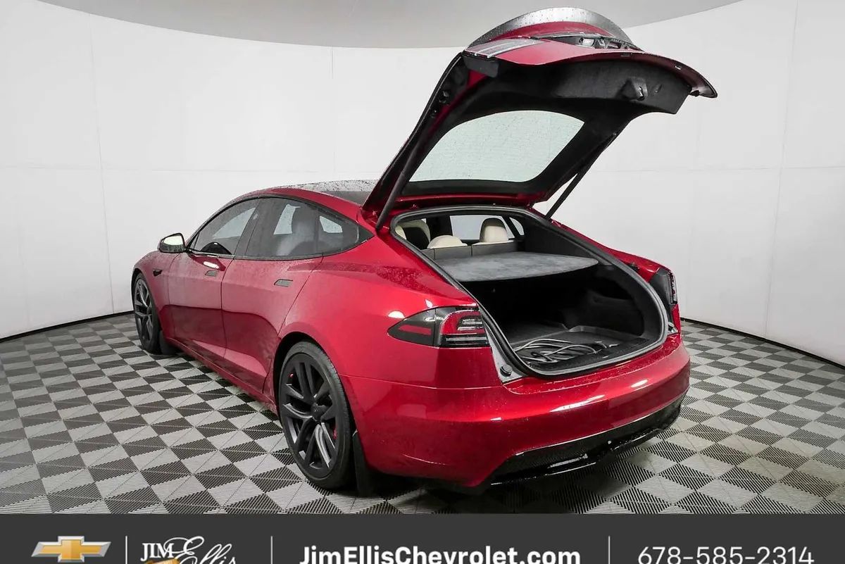 2023 Tesla Model S Plaid Tri Motor All-Wheel Drive thumbnail 33