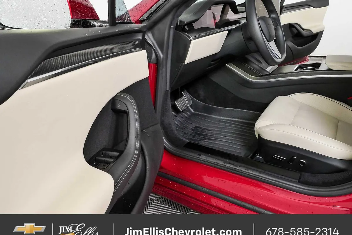 2023 Tesla Model S Plaid Tri Motor All-Wheel Drive thumbnail 7
