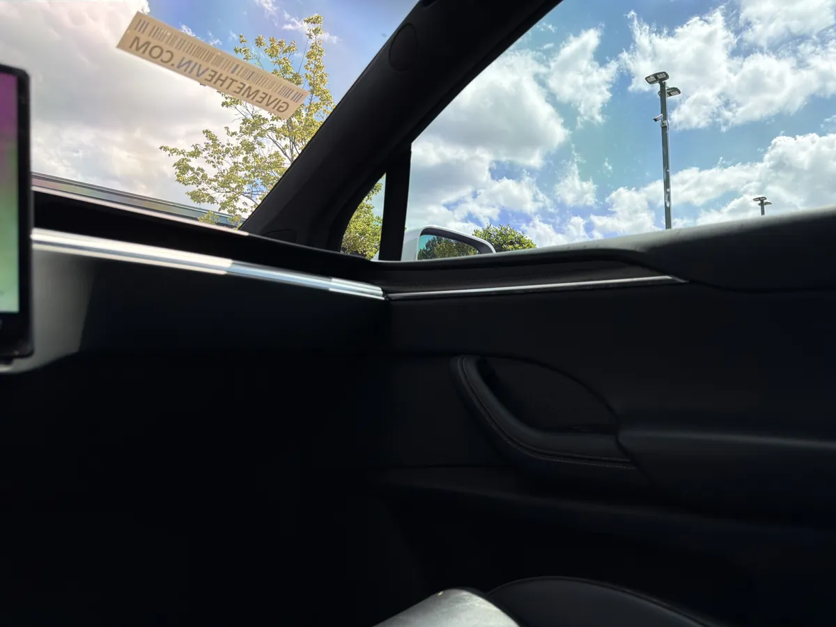 2023 Tesla Model X Plaid thumbnail 18