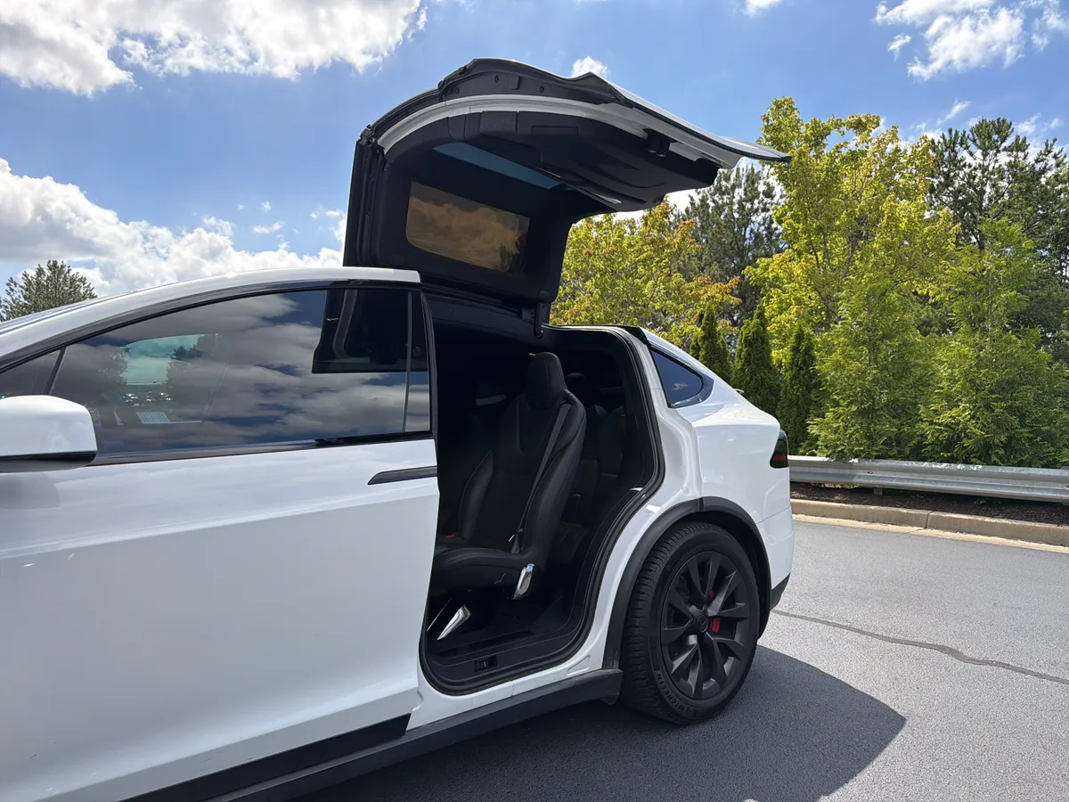 2023 Tesla Model X Plaid thumbnail 22