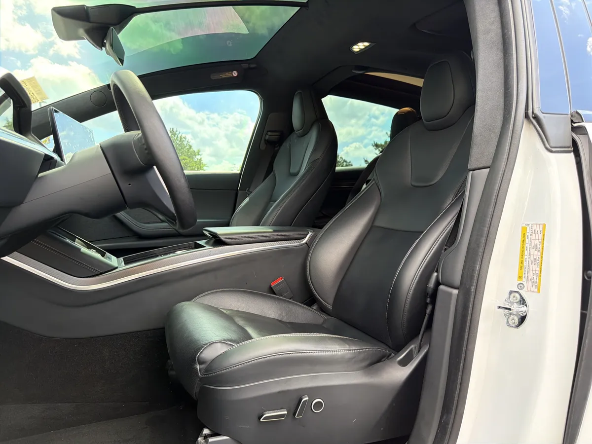 2023 Tesla Model X Plaid thumbnail 6