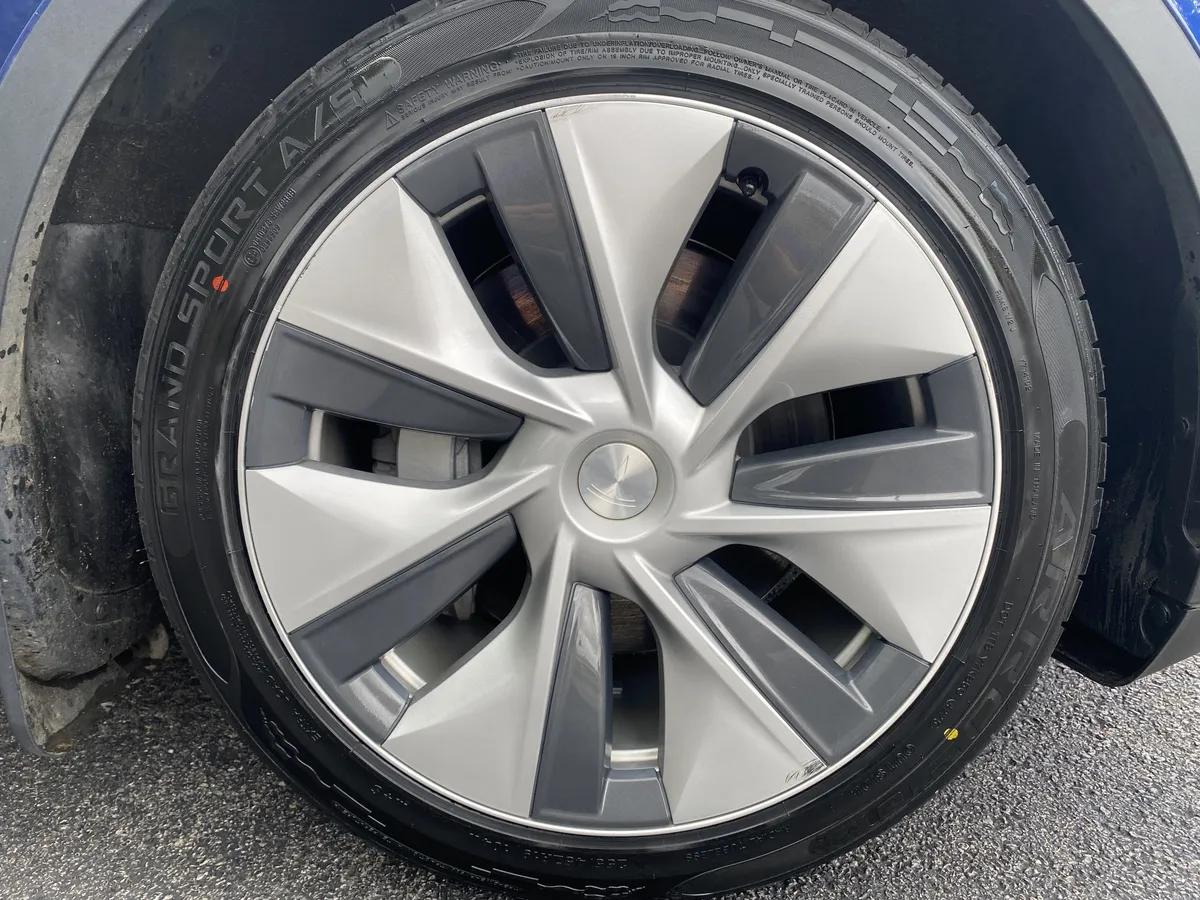 2023 Tesla Model Y Long Range thumbnail 13