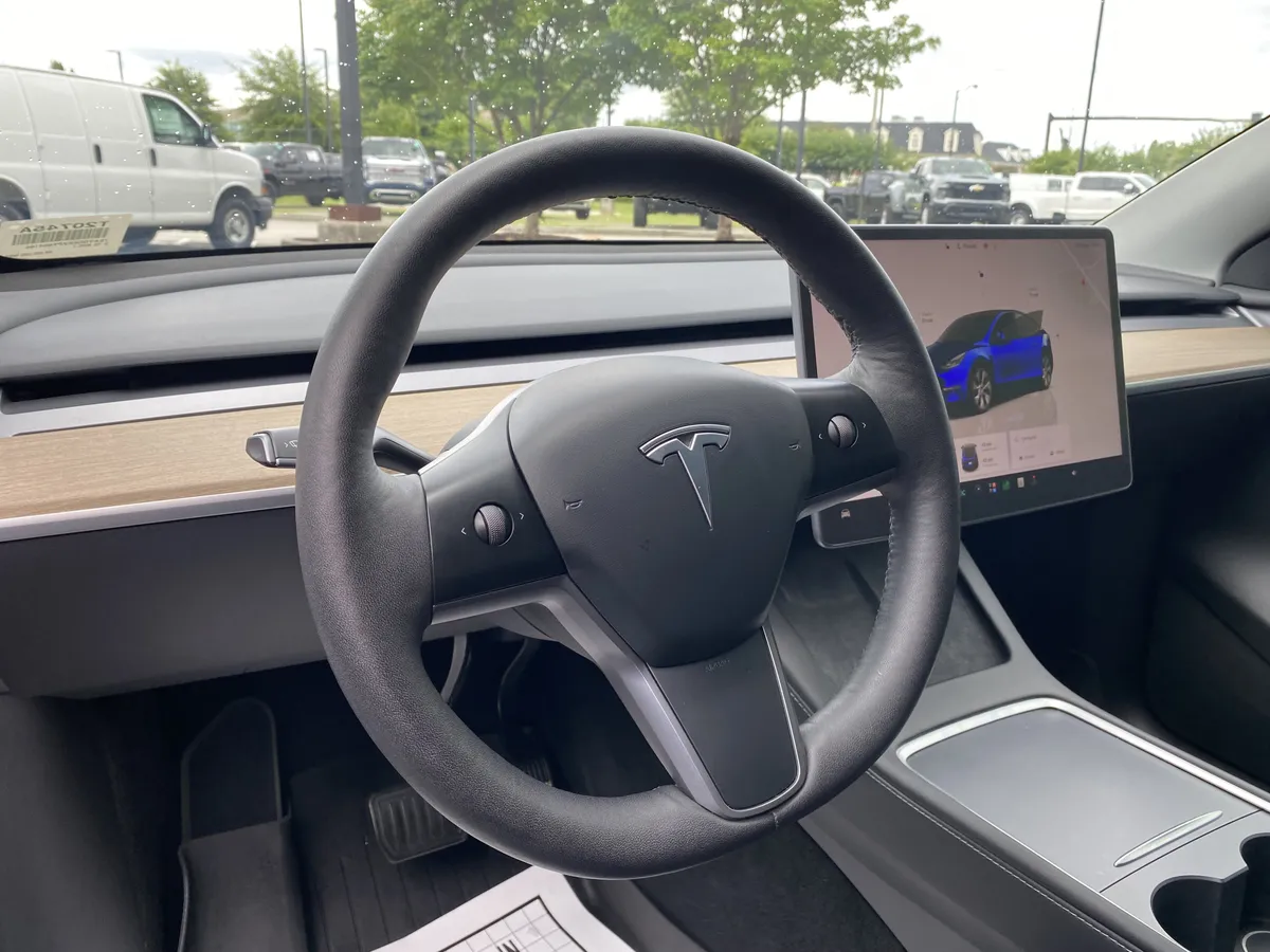 2023 Tesla Model Y Long Range thumbnail 17