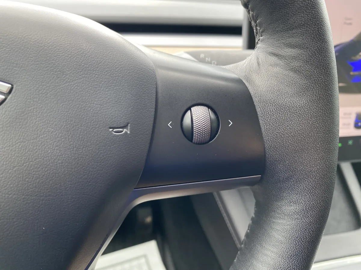 2023 Tesla Model Y Long Range thumbnail 21
