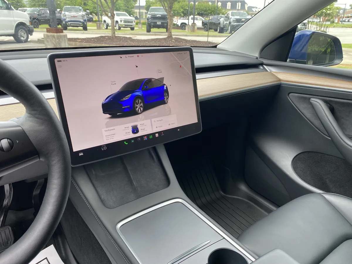 2023 Tesla Model Y Long Range thumbnail 23
