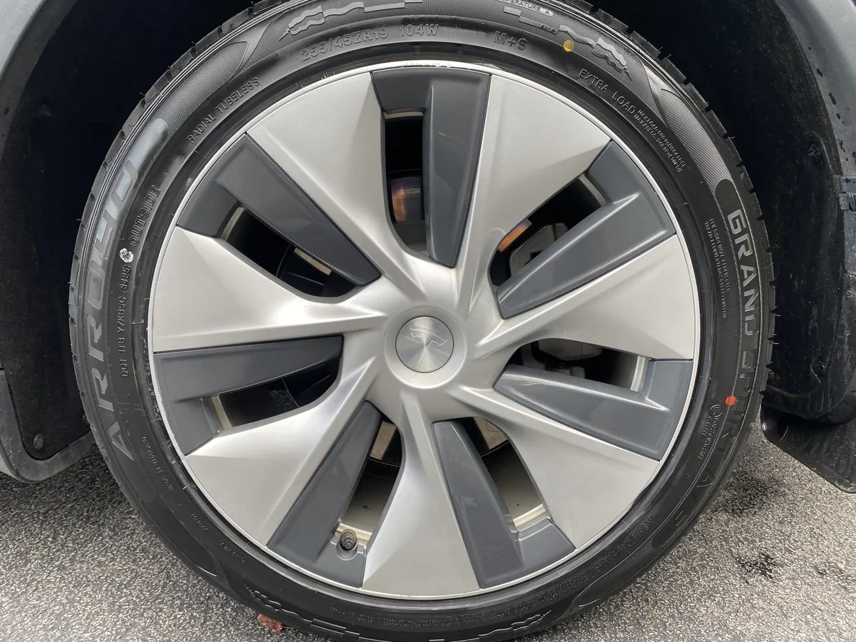 2023 Tesla Model Y Long Range thumbnail 37