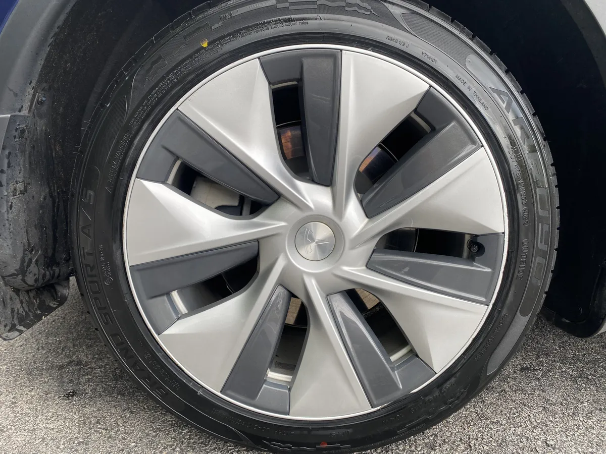 2023 Tesla Model Y Long Range thumbnail 39