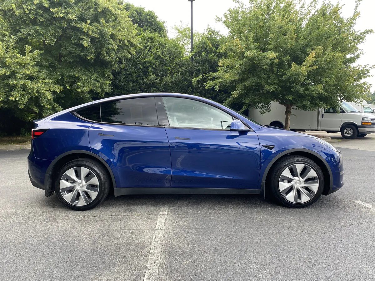 2023 Tesla Model Y Long Range thumbnail 9