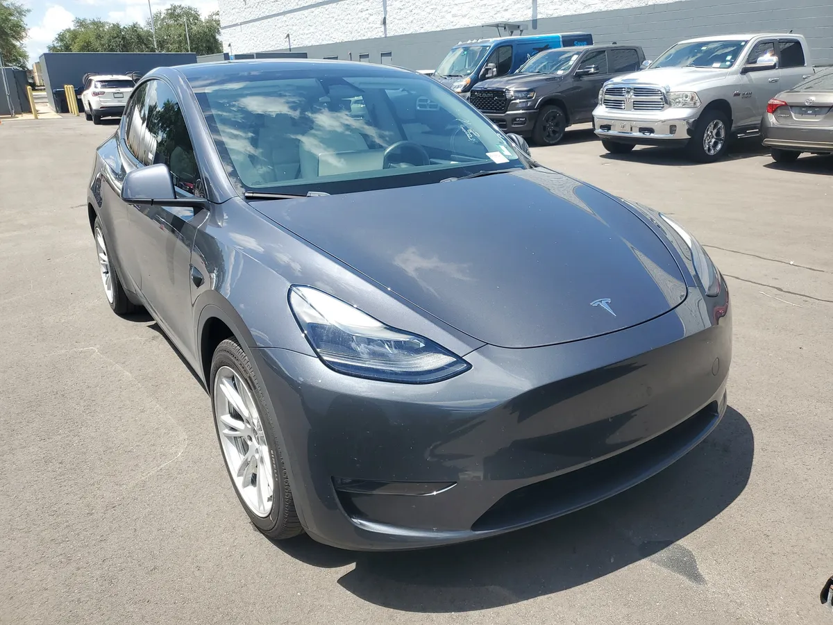 2023 Tesla Model Y Long Range thumbnail 2