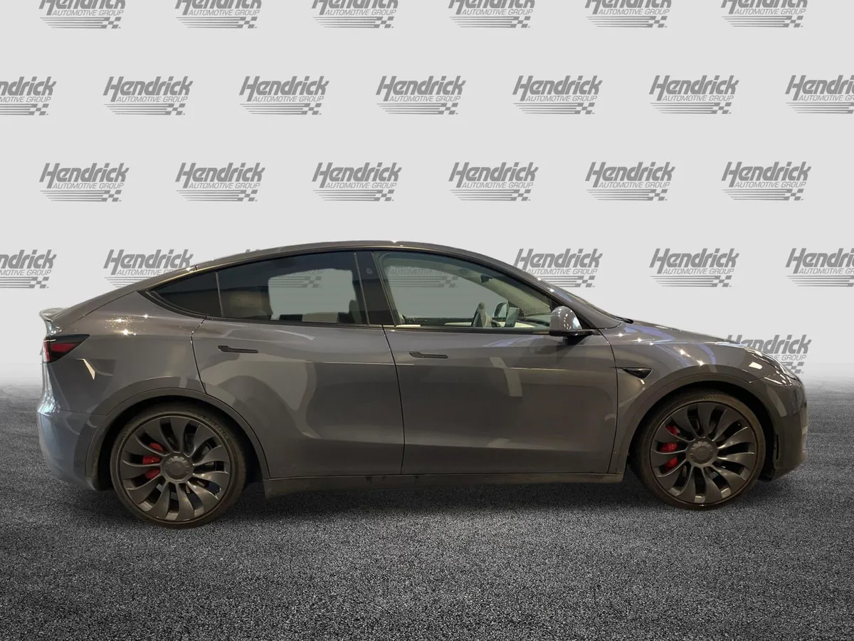 2023 Tesla Model Y Performance thumbnail 10