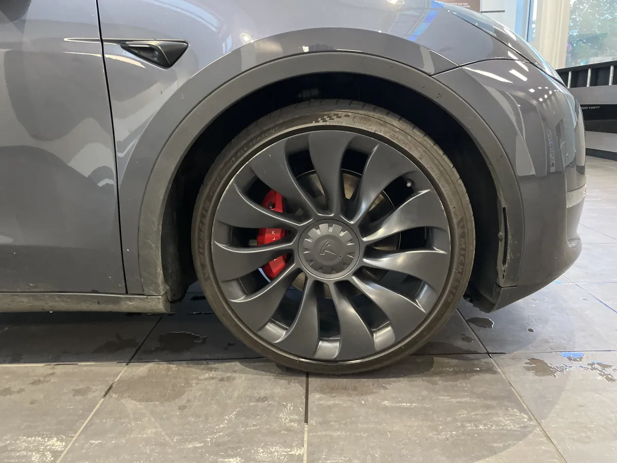 2023 Tesla Model Y Performance thumbnail 11