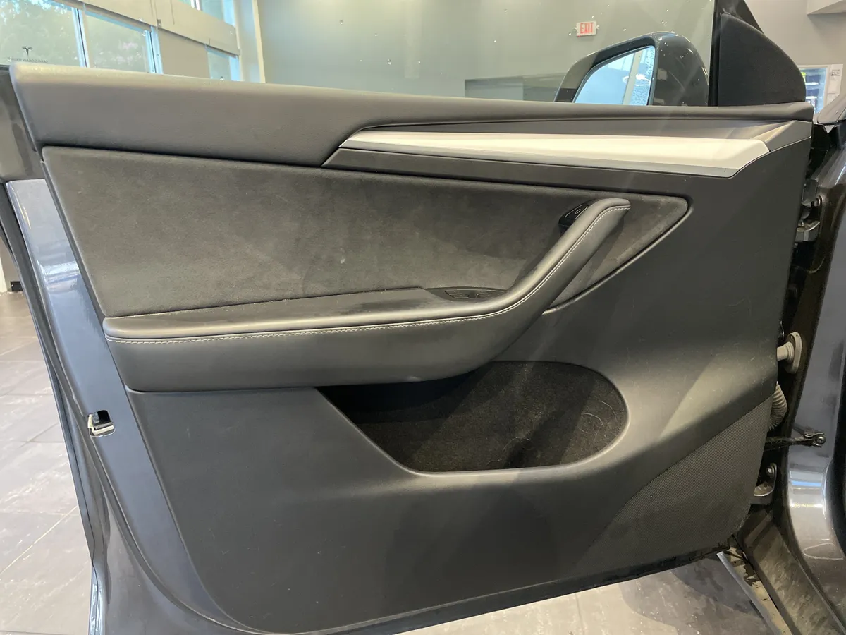 2023 Tesla Model Y Performance thumbnail 13