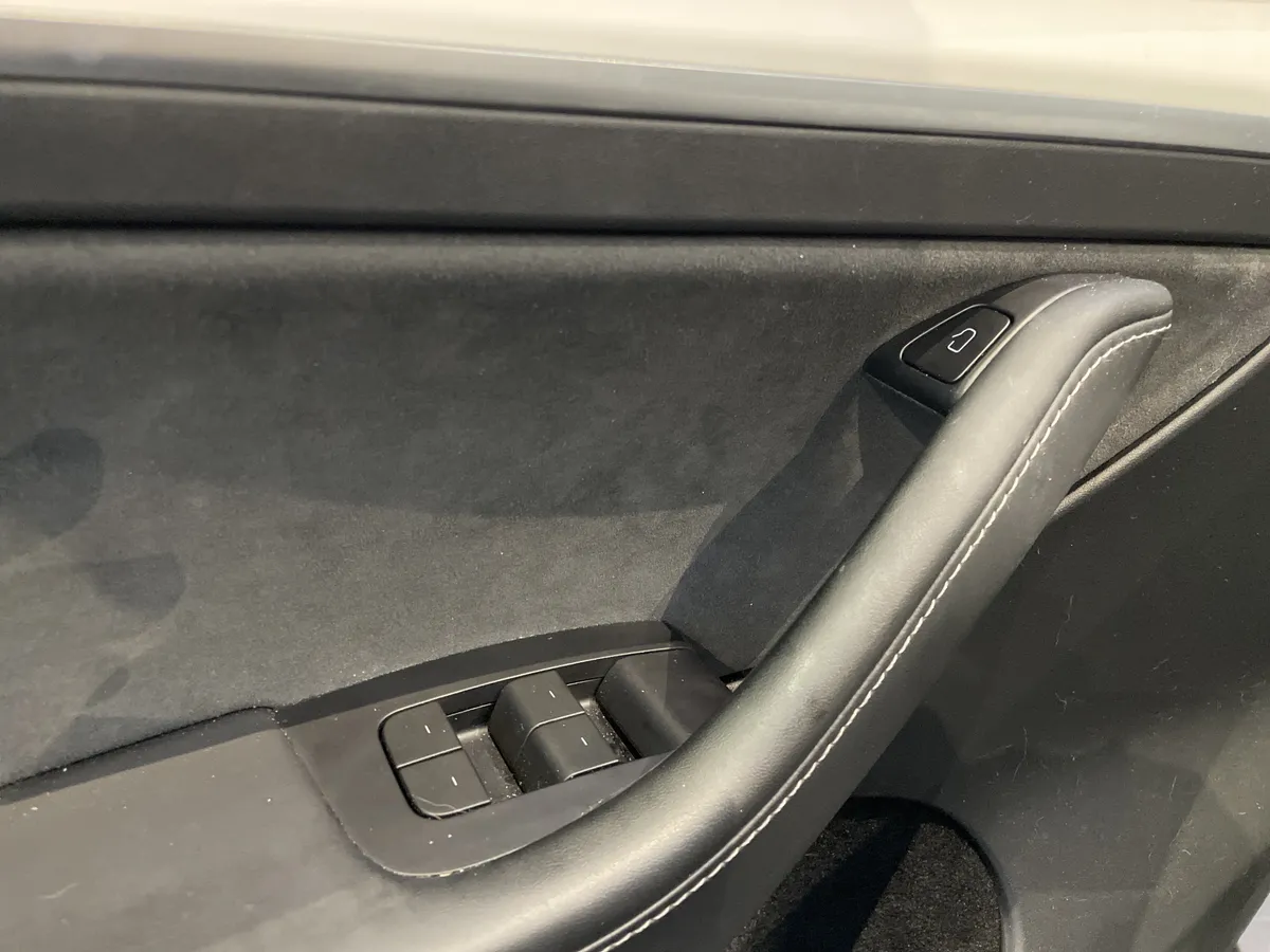 2023 Tesla Model Y Performance thumbnail 14