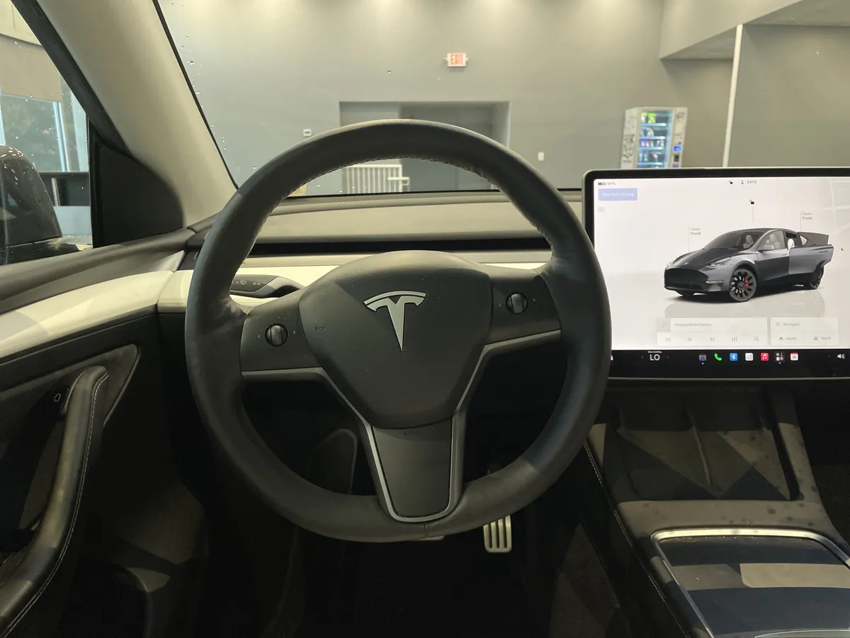 2023 Tesla Model Y Performance thumbnail 17