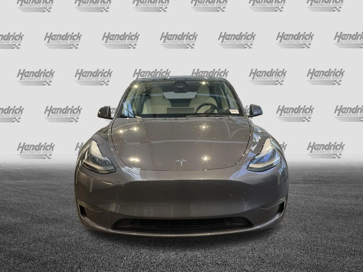2023 Tesla Model Y Performance thumbnail 2