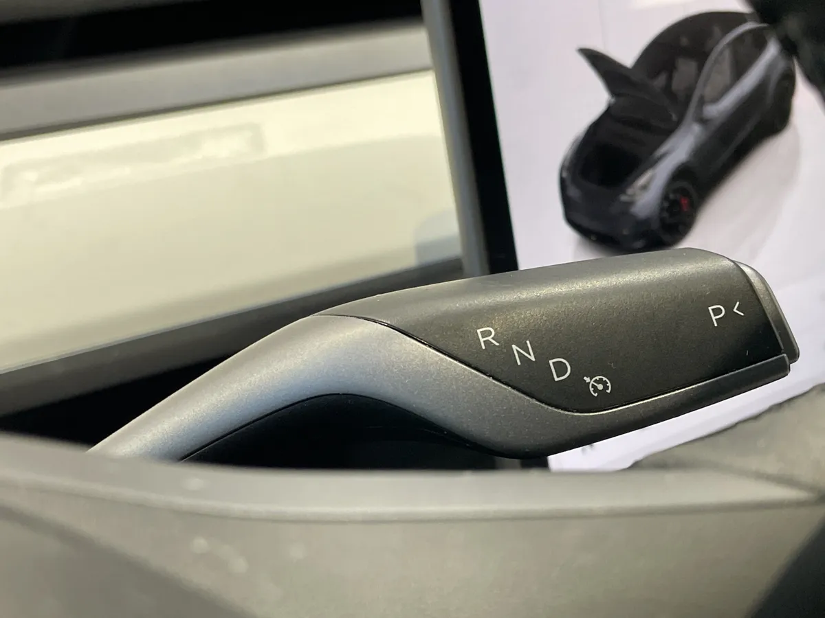 2023 Tesla Model Y Performance thumbnail 27